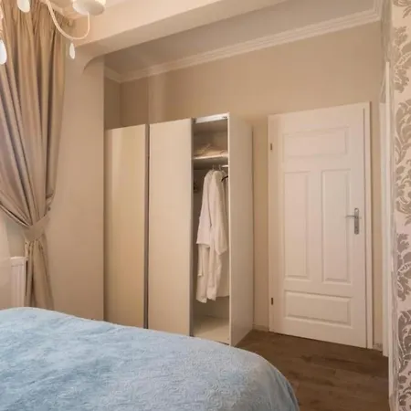 Apartment Oasis Penthouse On Calea Victoriei